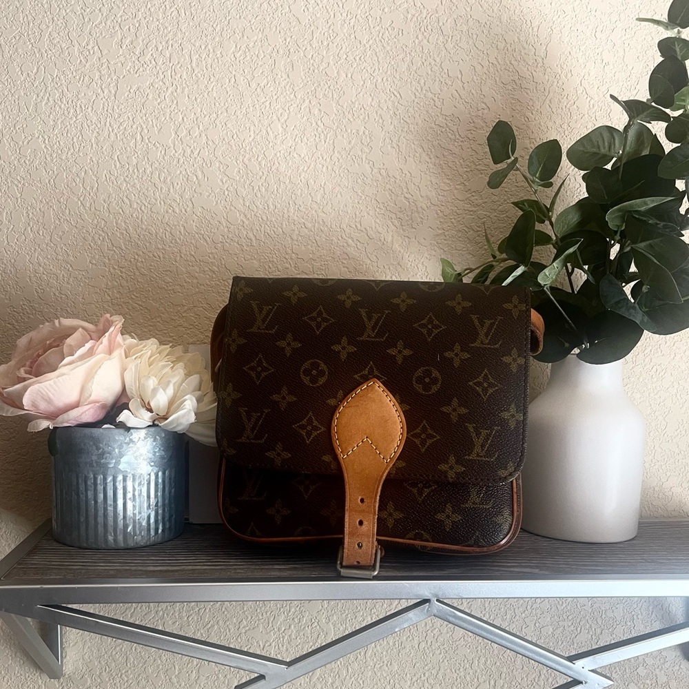 Auth Louis Vuitton Monogram Cartouchiere MM Shoulder Cross Bag
